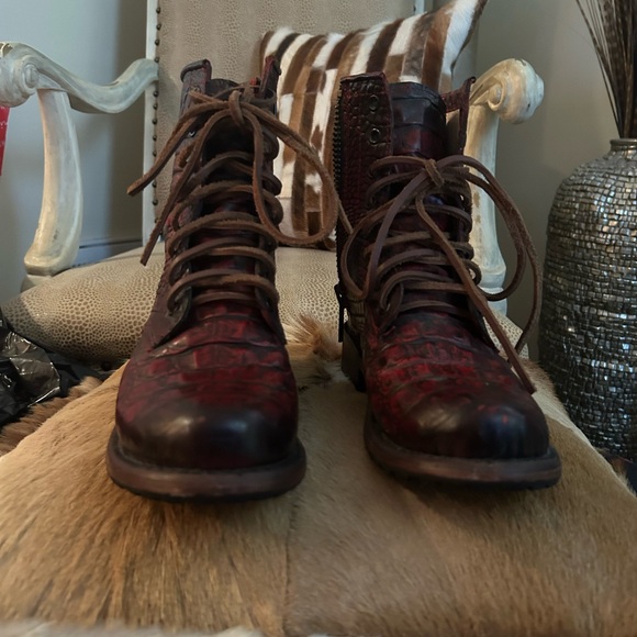 Freebird by Steven Red Croc Manchester 🦄bootie. Size 8. Only worn indoors. - Picture 2 of 6